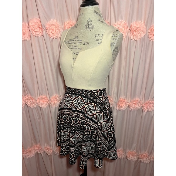 Matilda Jane Women's Cream/Black Feminine Girly Tribal Pattern Dress - Picture 4 of 8